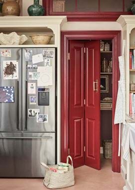 DECORATING W COLOUR_BURNHAM RED