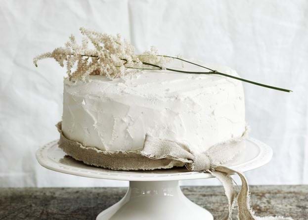 Bowsley Cake Stand - White