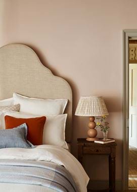 CLEMMIE_HEADBOARD_STORIES_PORTRAIT_023_copyspace