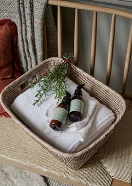 CHRISTMAS_GUEST BEDROOM_ELEVATED_GIFT_039