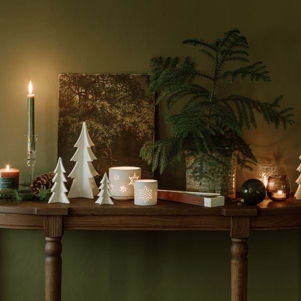 Christmas console styling without painting