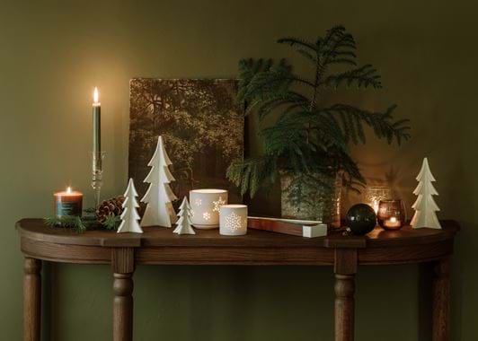 Christmas console styling without painting