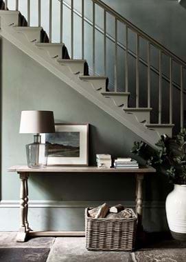 Turnberry console with basket