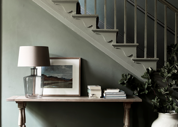 Turnberry console with basket