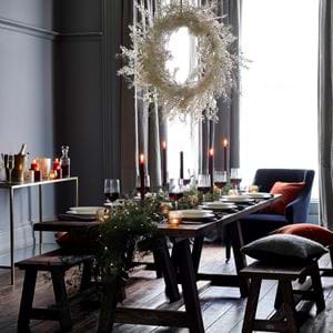 Arundel dining with white wreath