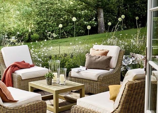 Beatrix cushion in garden