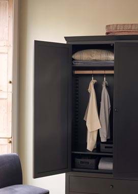 ALDWYCH_WARDROBE_SHOT12_0050_DETAILS_WITH_CHAIR_OPTION