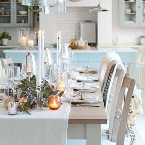 Edgbaston Tables_Gold_Lit Candles