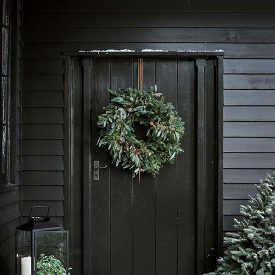 Bedgebury wreath with snow extended