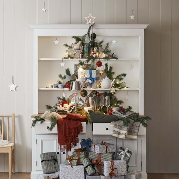 CHRISTMAS_DRESSER_AD_V3_216 RT