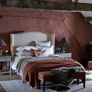 Attic bedroom Chestnut wall