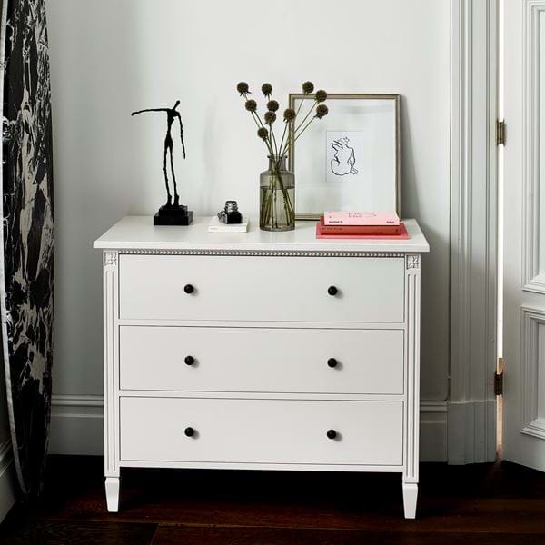 Larsson drawers no bed
