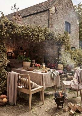 OUTDOOR_DINING_AUTUMN_MEAL_034_MAIN_with_smoke_retouched