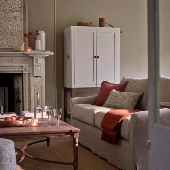 AW20_ArdinglyDrinksCabinetLillyRoom_150_1