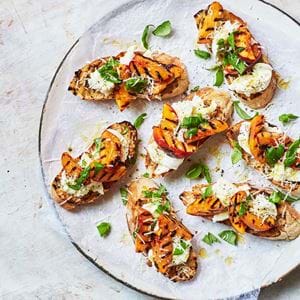 Food_03_0369_bbq_peaches_mozarella_toast