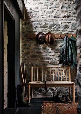 WYCOMBE BENCH_BOOTROOM 01 01