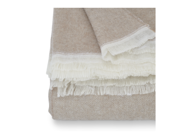 Delph Throw Natural_Edge Detail