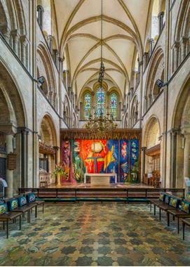 Chichester_Cathedral_High_Altar,_West_Sussex,_UK_-_Diliff
