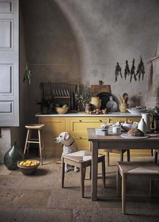 Henley Kitchen Painted in Saffron Eggshell