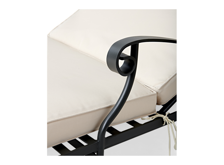 Cheltenham sunlounger_arm detail