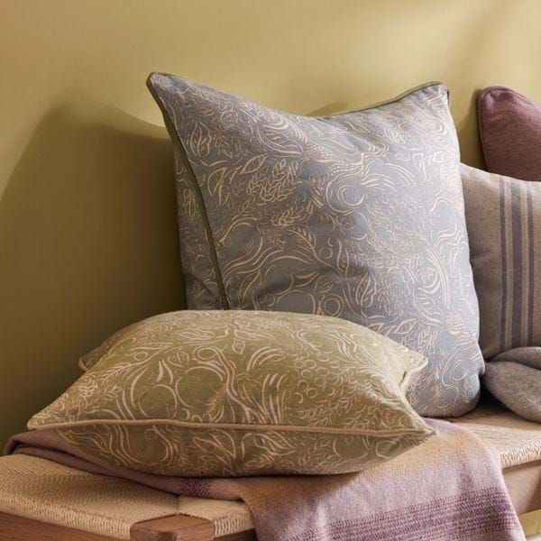 CUSHIONS_THROWS_SHOT03_0078_MASTER_L