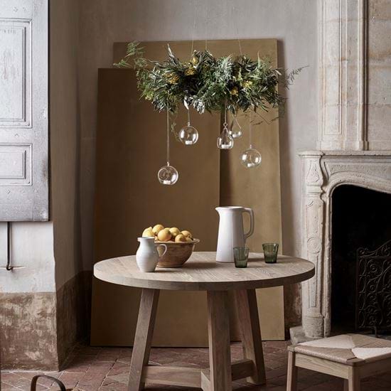EASTER_FLORAL_INSTALLATION_020_RH_STOOL_UNLIT