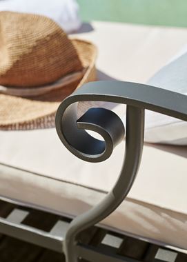 CHELTENHAM_SUNLOUNGER_DETAILS_064_Retouched_WoF
