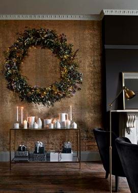 Large wreath gold wall