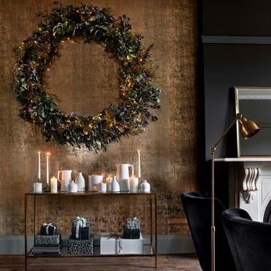 Large wreath gold wall