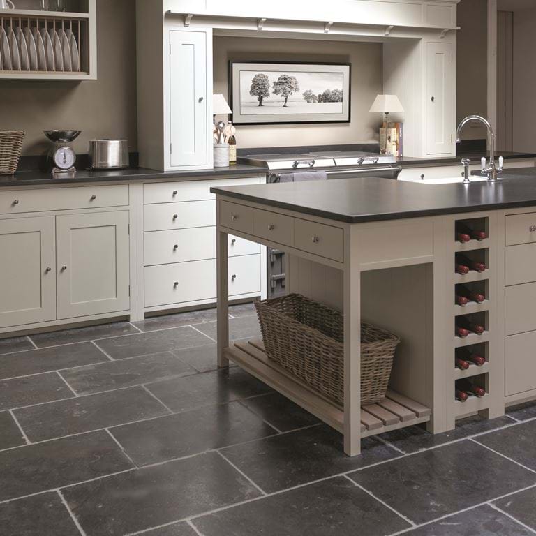 Suffolk kitchen - Sshowroom 2013 07