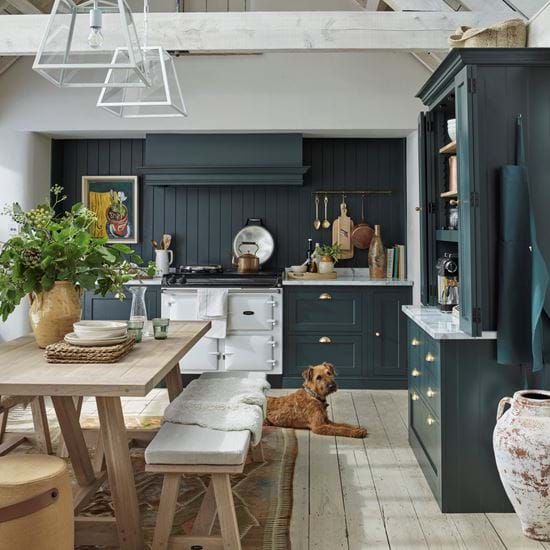 HENLEY_KITCHEN_ARUNDEL_TABLE_HERO_2_034_DOG