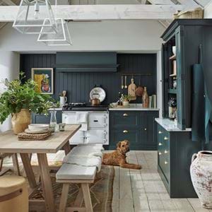 HENLEY_KITCHEN_ARUNDEL_TABLE_HERO_2_034_DOG
