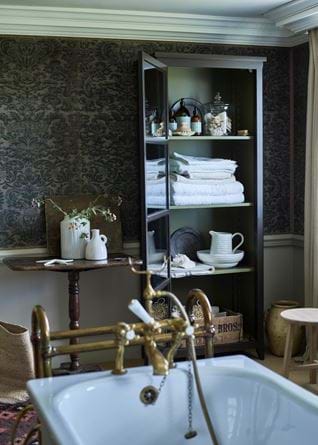 AW20_SheptonGlazedCabinet_137