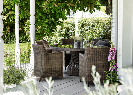 Garden Set_Round Harrington Table with Stanway Carver Chairs