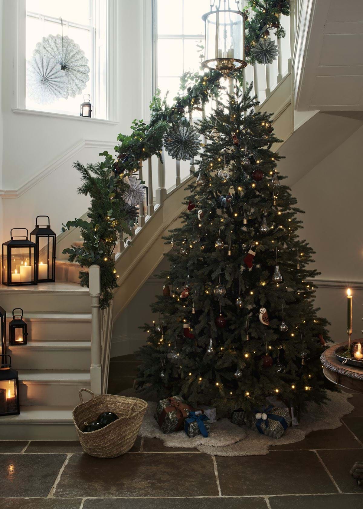HALLWAY DECORATING_8FT ALBERT TREE