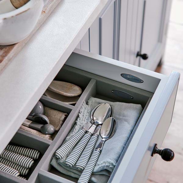 Chichester Kitchen_Flax Blue_Detail