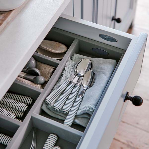 Chichester Kitchen_Flax Blue_Detail