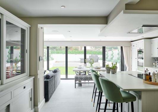 EMMA_WHITE_KCS_6_018