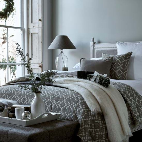 Winter bedroom 3 quarter with small wreath