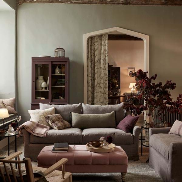 HERO_MAIN_LIVING_LONG_ISLAND_SOFA_L_049_LAMP_retouched