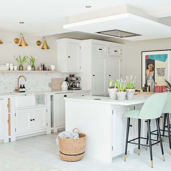 EMMA_WHITE_KCS_1_068