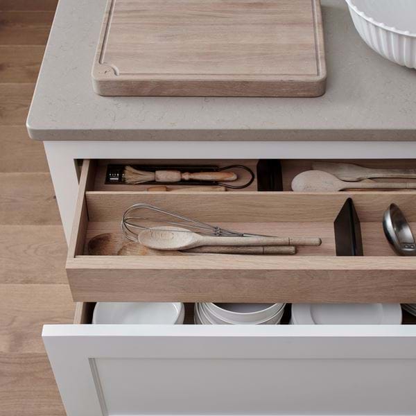 Swash Henley Kitchen_Imperial Sq_Drawer Detail 1